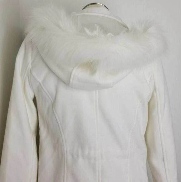 Women's White Cinch Waist & Faux Fur Hooded Coat! - Picture 3 of 16